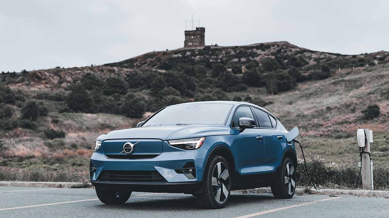 Blue Volvo EC40 Front Charging in Countryside
