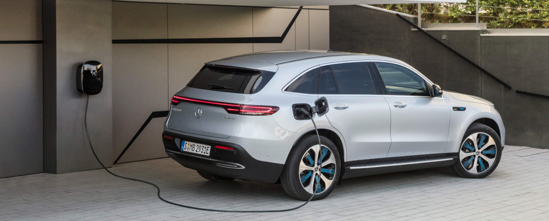 Mercedes-Benz EQC: Charging